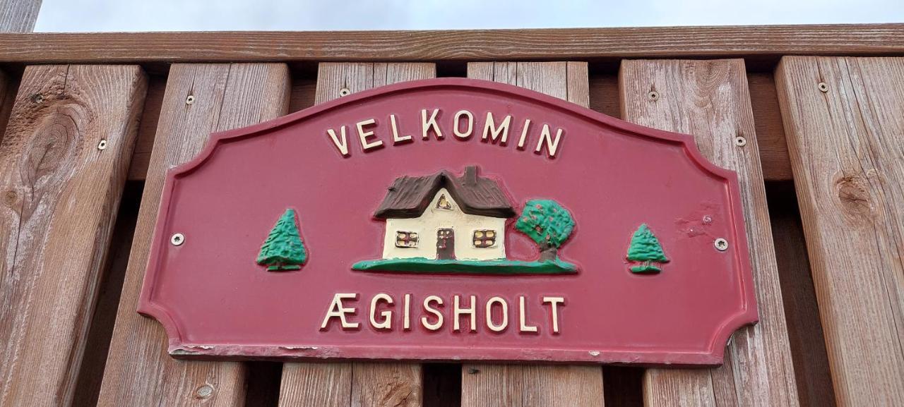 Apartamento Aegisholt Privete House With Hot Tub Patreksfjordur Exterior foto