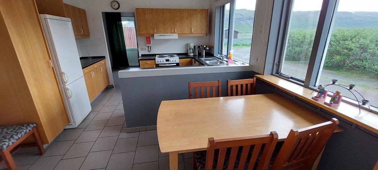 Apartamento Aegisholt Privete House With Hot Tub Patreksfjordur Exterior foto