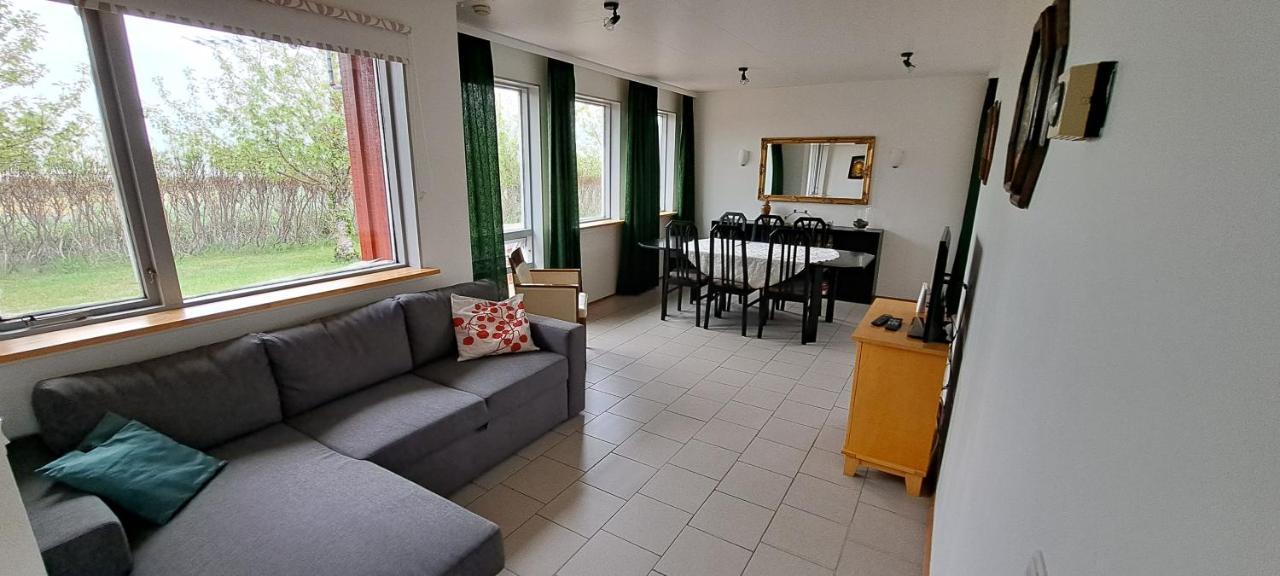 Apartamento Aegisholt Privete House With Hot Tub Patreksfjordur Exterior foto