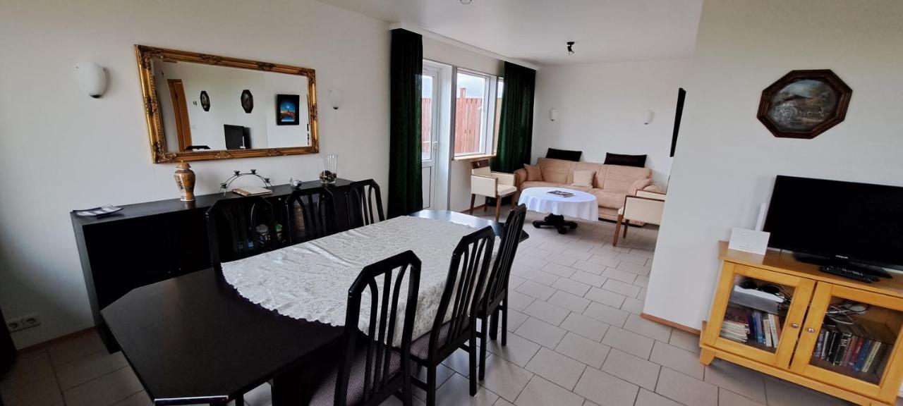 Apartamento Aegisholt Privete House With Hot Tub Patreksfjordur Exterior foto