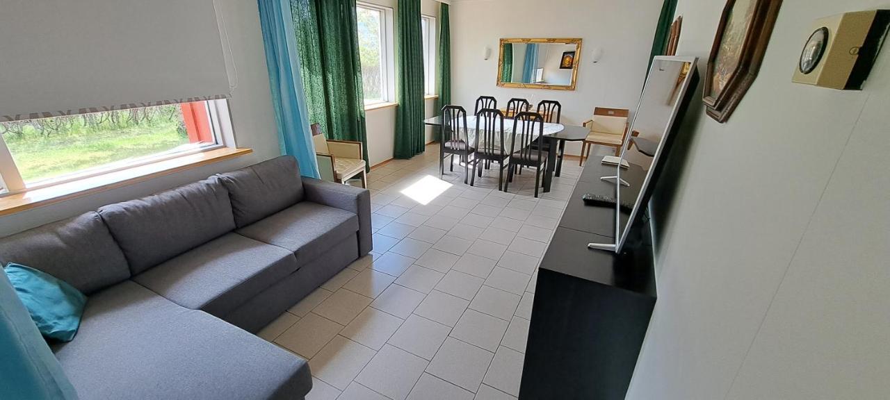 Apartamento Aegisholt Privete House With Hot Tub Patreksfjordur Exterior foto